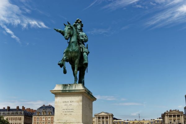 Estátua de Luís XIV em frente ao Palácio de Versailles. Em 18 de junho de 2019, fotografei a estátua de Luís XIV na Place d'Armes em frente ao Palácio de Versailles, França. Luís XIV, conhecido como Luís, o Grande ou o Rei Sol, viveu de 5 de setembro de 1638 a 1 de setembro de 1715. Ele foi o rei da França e de Navarra de 1643 até sua morte. Seu reinado é um dos mais longos de toda história europeia, tendo durado 72 anos, 3 meses e 18 dias. A estátua encomendada em 1816 por Louis XVIII para a Place de la Concorde em Paris e foi projetada por Pierre Cartellier que morreu sem concluí-la.


Louis XIV statue in front of the Versailles Palace. On June 18, 2019, I photographed the statue of Louis XIV on the Place d'Armes in front of the Versailles Palace, France. Louis XIV, known as Louis the Great or King Sun, lived from September 5, 1638 to September 1, 1715. He was the king of France and Navarre from 1643 until his death. His reign is one of the longest in all European history, lasting 72 years, 3 months and 18 days. The statue commissioned in 1816 by Louis XVIII for the Place de la Concorde in Paris and was designed by Pierre Cartellier who died without completing it.